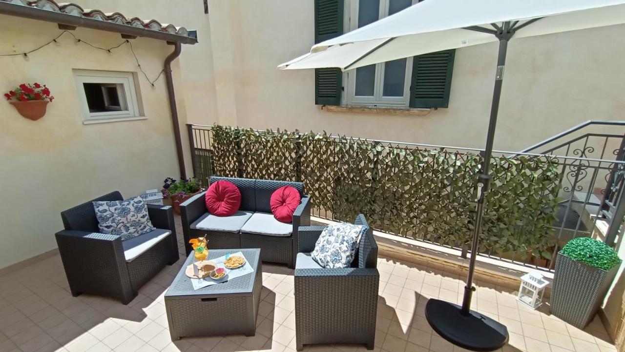 Cozy House Con Corte Privata In Centro Storico Aq LʼAquila Exterior foto