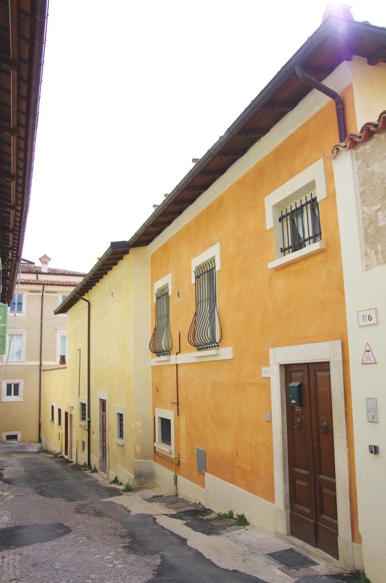 Cozy House Con Corte Privata In Centro Storico Aq LʼAquila Exterior foto